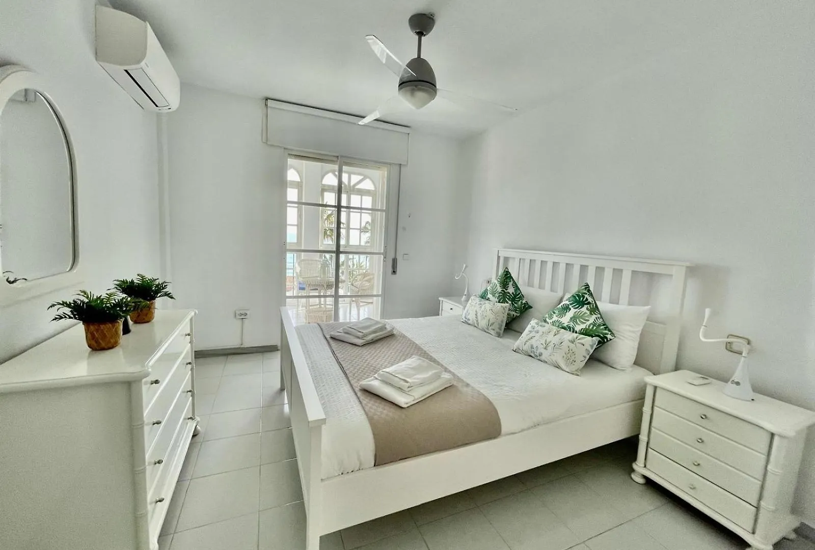 Best Townhouse Walk To The Beach In Mijas contacts